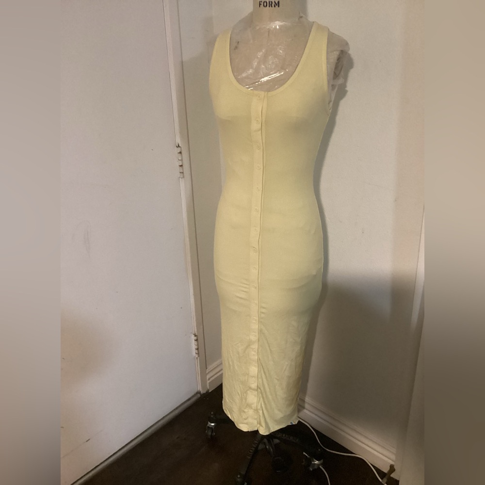 Chic Cream Sleeveless Midi Dress